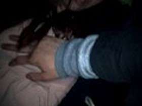 帰りのロケバスでぐったり疲れたモデルにイタヅラしてるところを隠し撮り　サンプル画像02